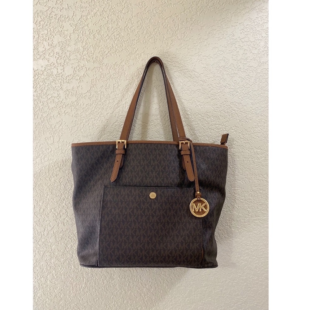 Michael Kors Signature Jet Set Pocket Tote Bag